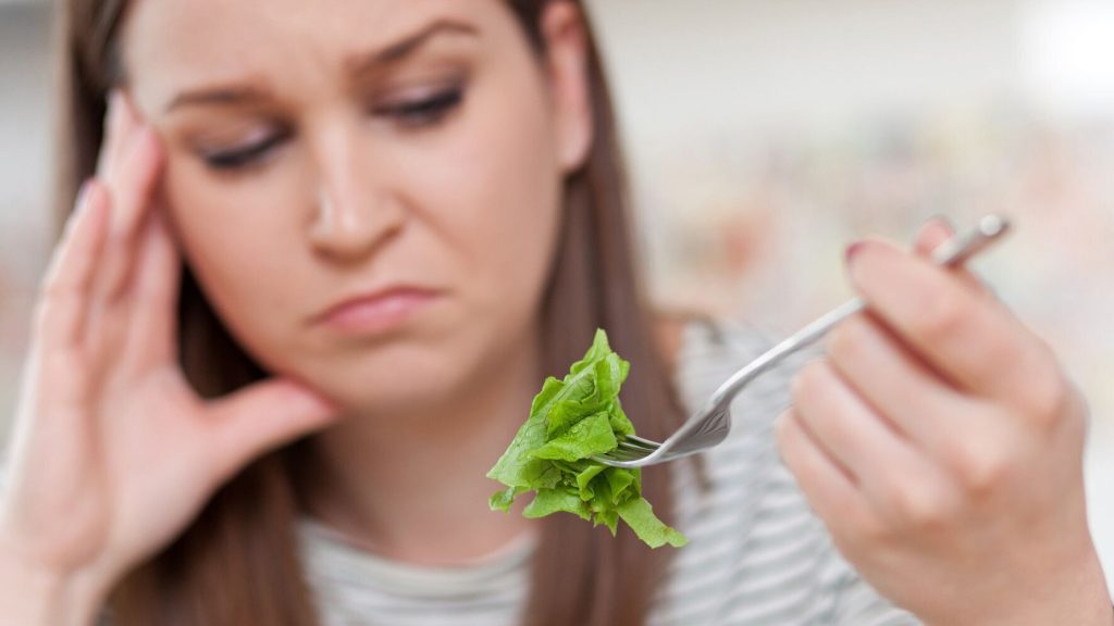 Γιατί «πέφτουμε με τα μούτρα» στο φαγητό όταν στεναχωριόμαστε; – Αυτή είναι η απάντηση