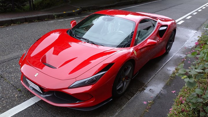 Ferrari F8 Tributo: Το «ονειρικό» αμάξι με τον πιο ισχυρό v8 κινητήρα (βίντεο)