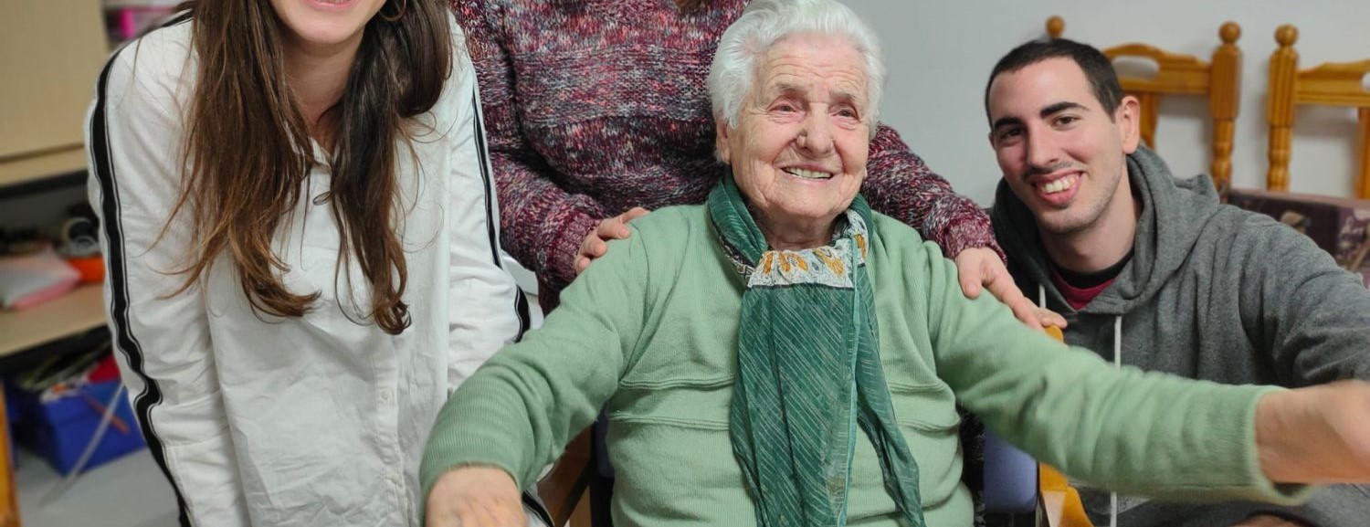Γιαγιά 106 ετών επέζησε από δύο πανδημίες με διαφορά 100 χρόνων