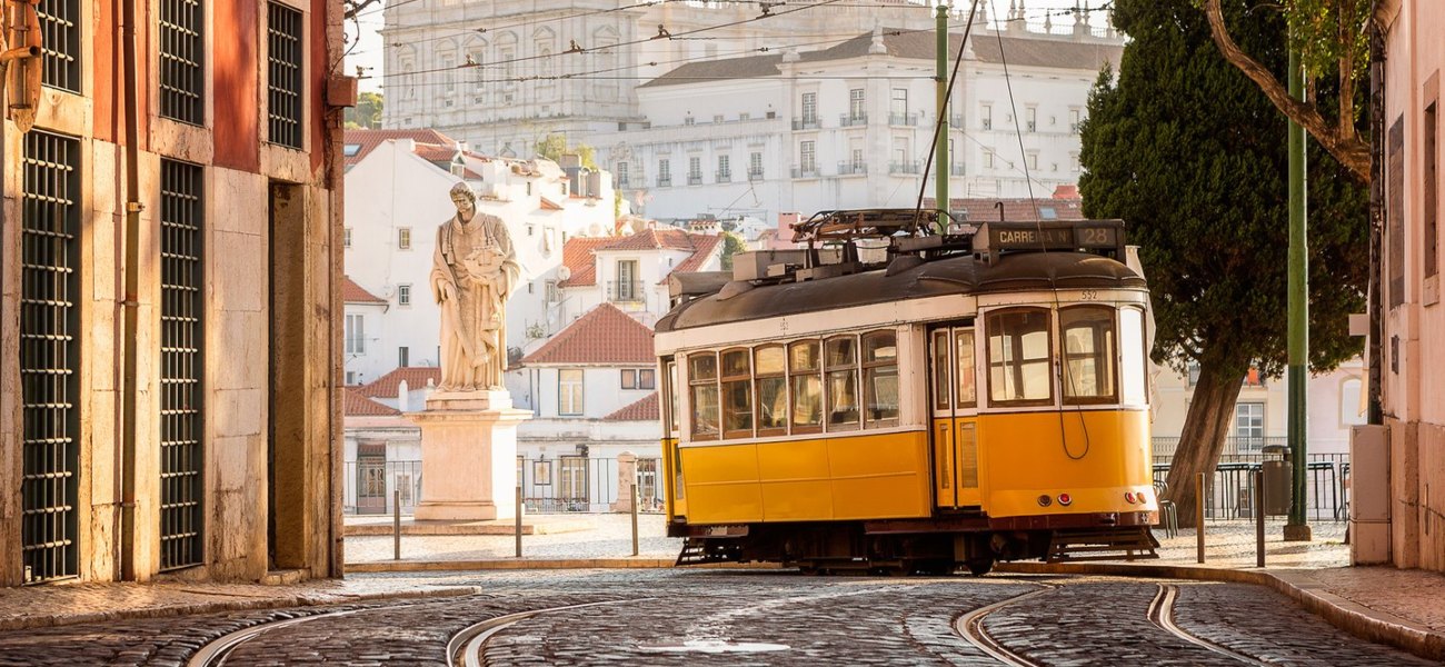 Bloomberg: Η πανδημία «χτυπά» φτωχές γειτονιές -Από το Λέστερ και τη Λισαβόνα ως τον Εχίνο (φώτο)