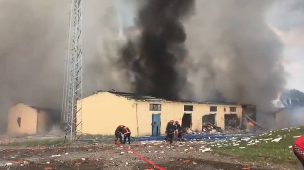 Τουλάχιστον 4 νεκροί και 100 τραυματίες από την έκρηξη σε εργοστάσιο πυροτεχνημάτων στην Τουρκία