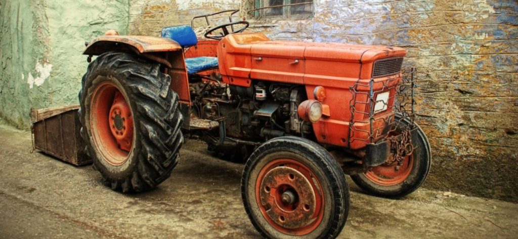 Κρήτη: Άτυχος άνδρας εγκλωβίστηκε κάτω από τρακτέρ