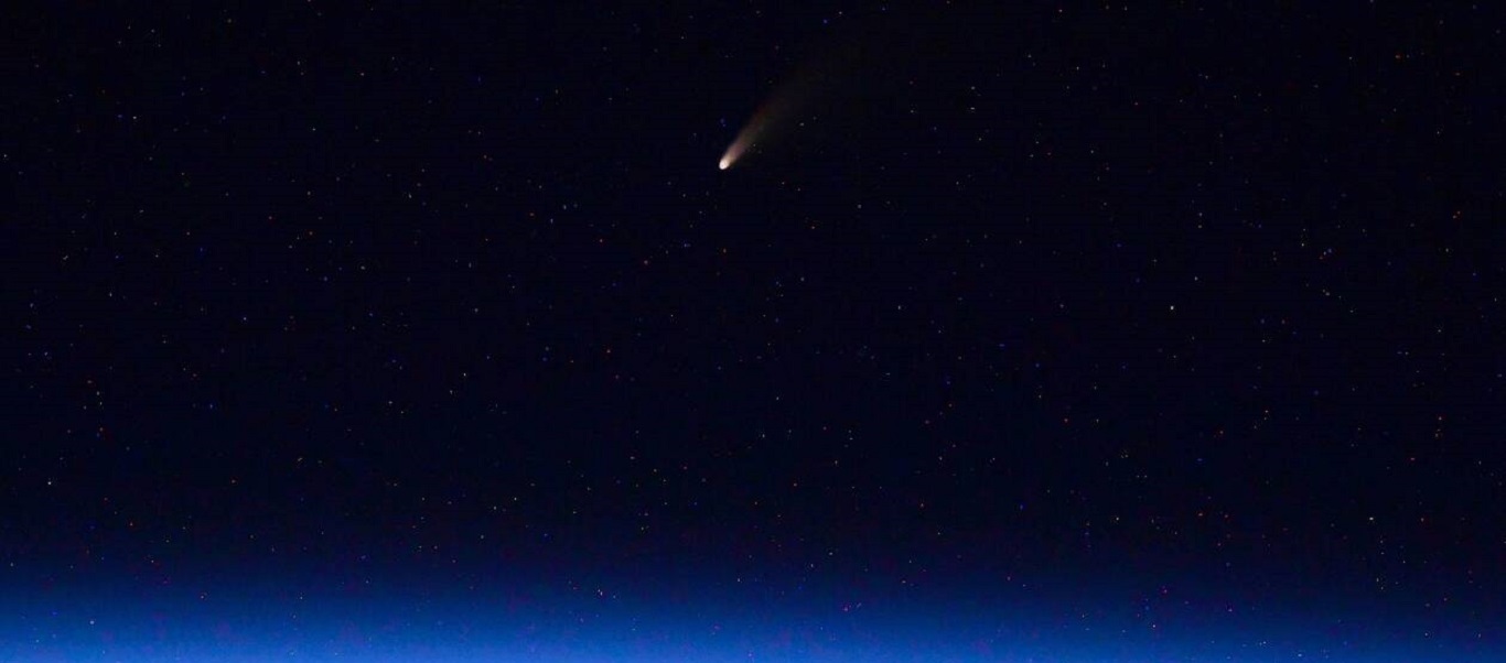 Ο φωτεινότερος κομήτης των τελευταίων επτά ετών πέρασε κοντά από τη Γη (βίντεο)