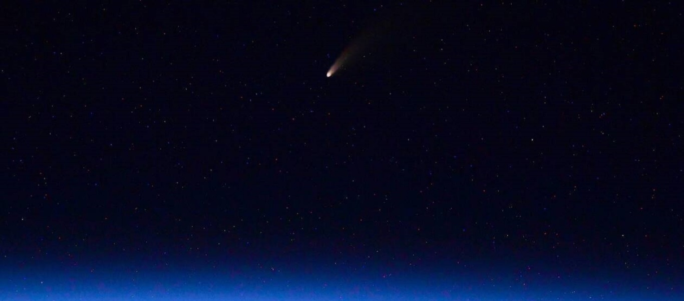 Ο φωτεινότερος κομήτης των τελευταίων επτά ετών πέρασε κοντά από τη Γη (βίντεο)