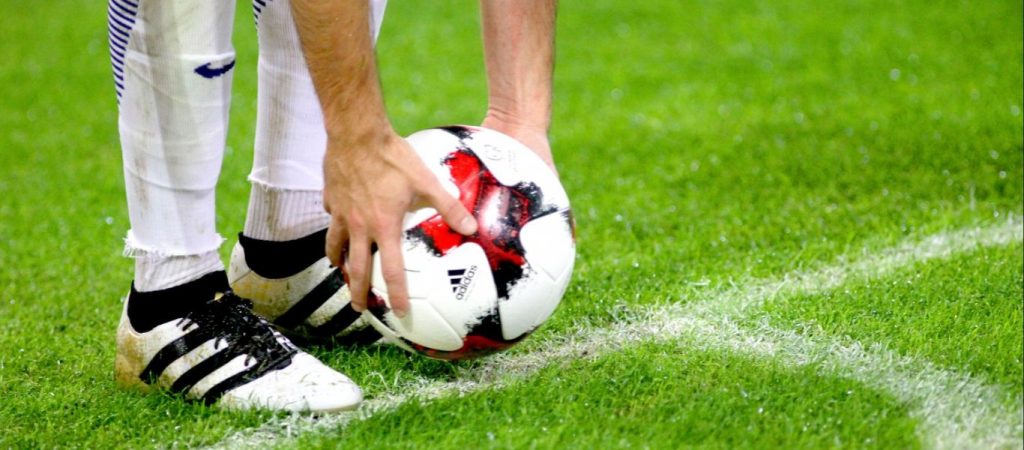 Βίντεο που «κόβει» την ανάσα: Δείτε τη στιγμή που ο κεραυνός χτυπάει τον 16χρονο ποδοσφαιριστή της Ρωσίας (βίντεο)