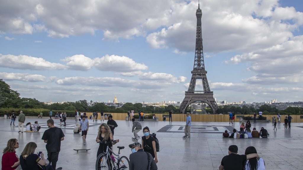 Γαλλία: Ανακοίνωσε ανασχηματισμό κυβέρνησης – Ποιοι υπουργοί μένουν εκτός;