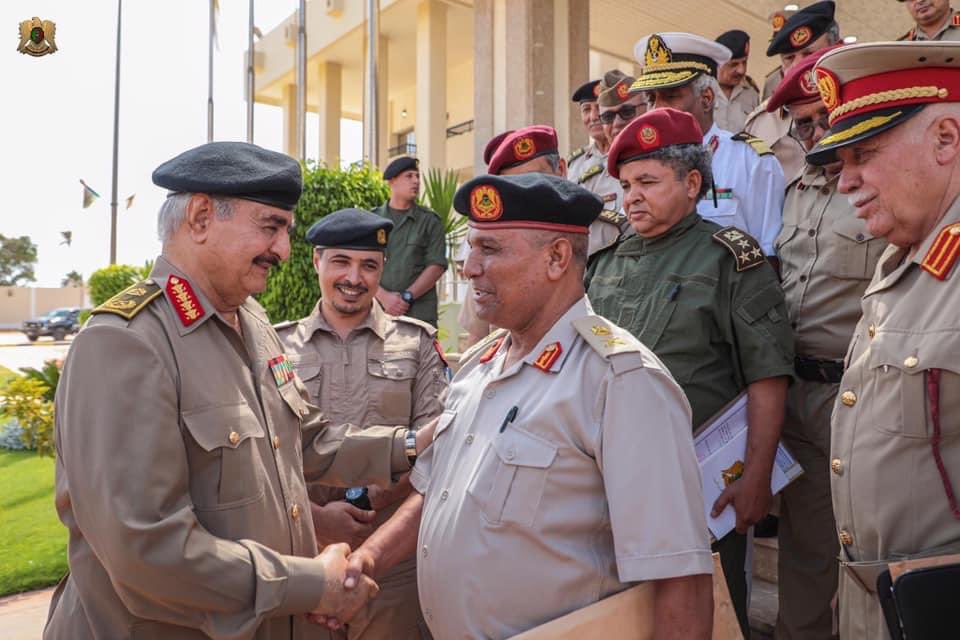 Συνάντηση Χ. Χάφταρ με τους αρχηγούς του Εθνικού Στρατού της Λιβύης (φώτο)