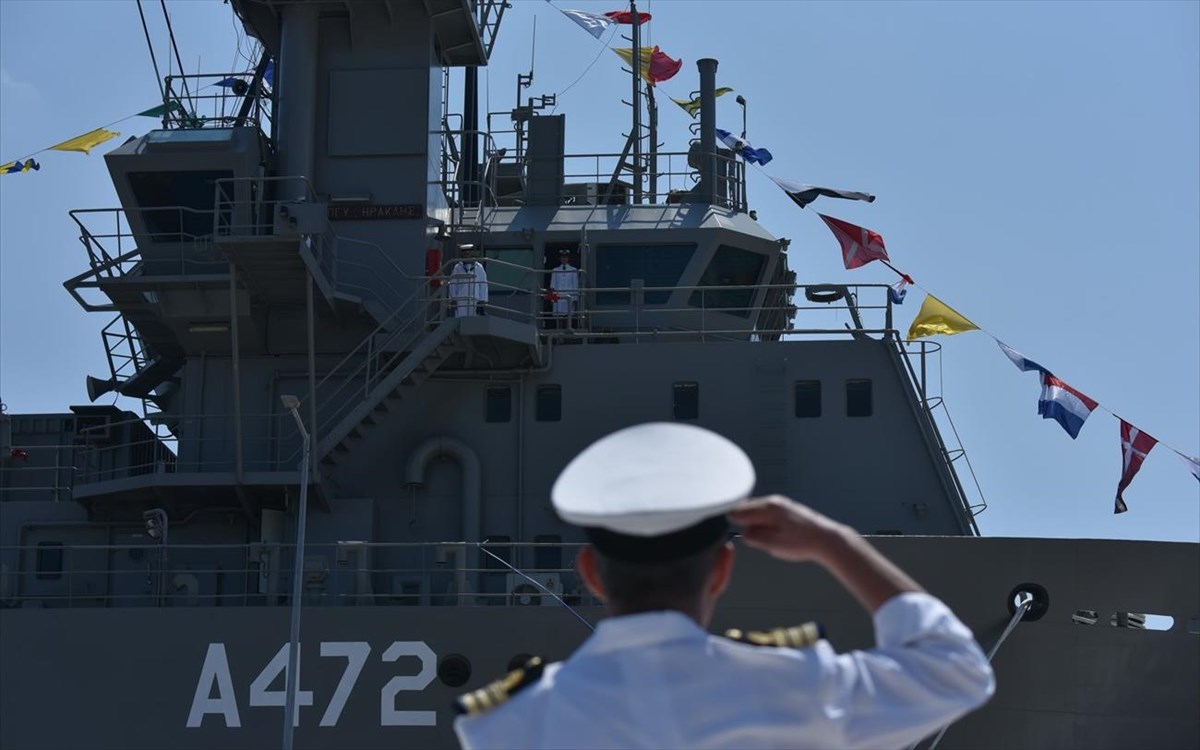 Εντάχθηκε στο Πολεμικό Ναυτικό το πλοίο γενικής υποστήριξης «Ηρακλής» – Παρουσία ΠτΔ Κ. Σακελλαροπούλου (φώτο)