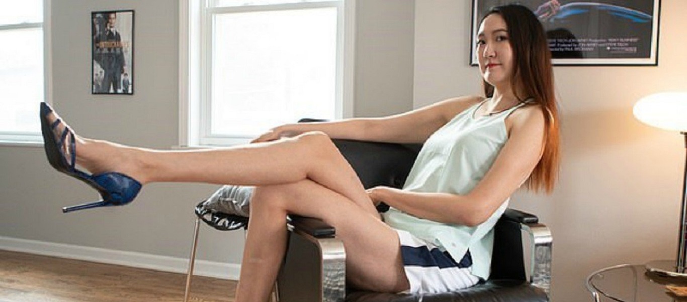 Γυναίκα από τη Μογγολία έχει ύψος 2,05μ. και πόδια 134 εκατοστά (βίντεο)