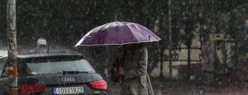 Φθιώτιδα: Μεγάλα προβλήματα από την κακοκαιρία – Έπεσε βράχος και έκλεισε ο δρόμος για Καρπενήσι