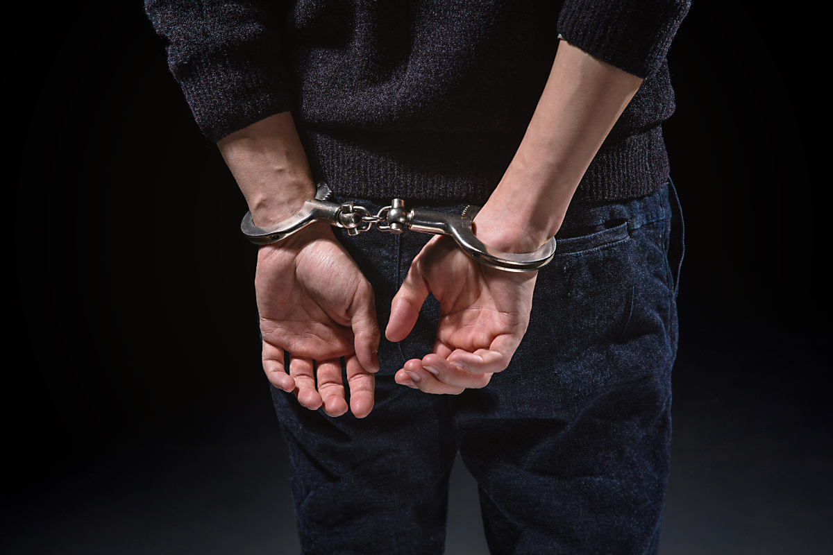 Ηλιούπολη: Συνελήφθη καθηγητής Γυμνασίου – Διατηρούσε σχέση με 14χρονη μαθήτριά του