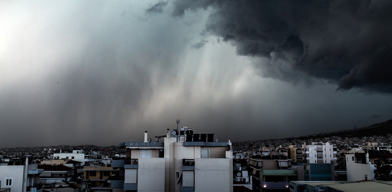 Ο καιρός στην Αθήνα: Σποραδικές καταιγίδες τις θερμές ώρες της ημέρας – Πως θα κυμανθεί η θερμοκρασία; (φωτο)