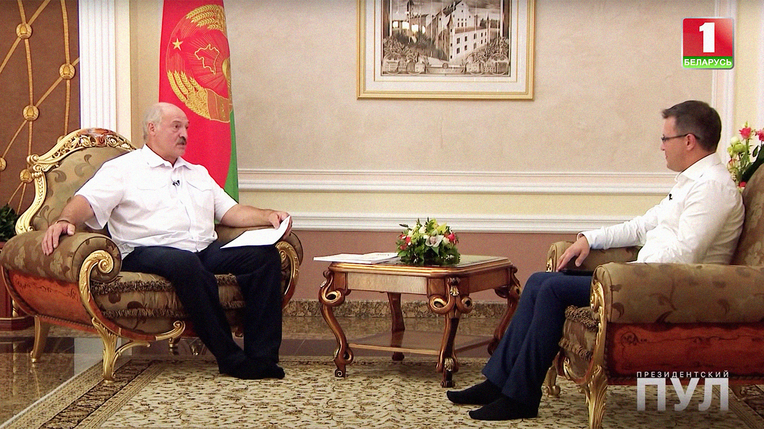 Επικός ο Πρόεδρος της Λευκορωσίας: Πήγε σε συνέντευξη Τύπου… με τις κάλτσες (βίντεο)