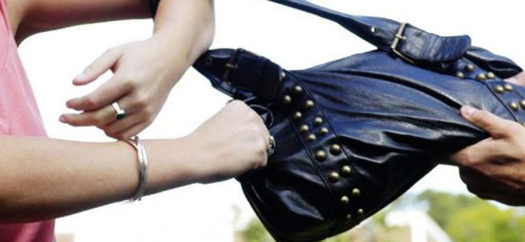 Σπείρα πορτοφολάδων: Ποινική δίωξη σε βάρος 35 ατόμων – Παραπέμφθηκαν στον ανακριτή