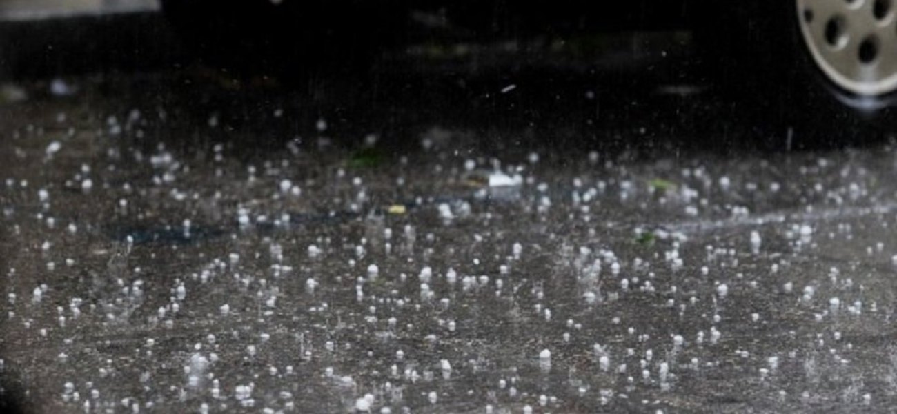 Ηράκλειο Κρήτης: Δυνατό χαλάζι εν μέσω καλοκαιριού σε πολλές περιοχές