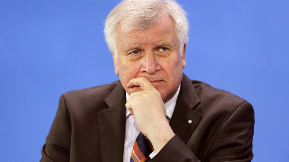 Γερμανός ΥΠΕΣ: «Πρέπει να βοηθήσουμε περισσότερο την Ελλάδα στο μεταναστευτικό»