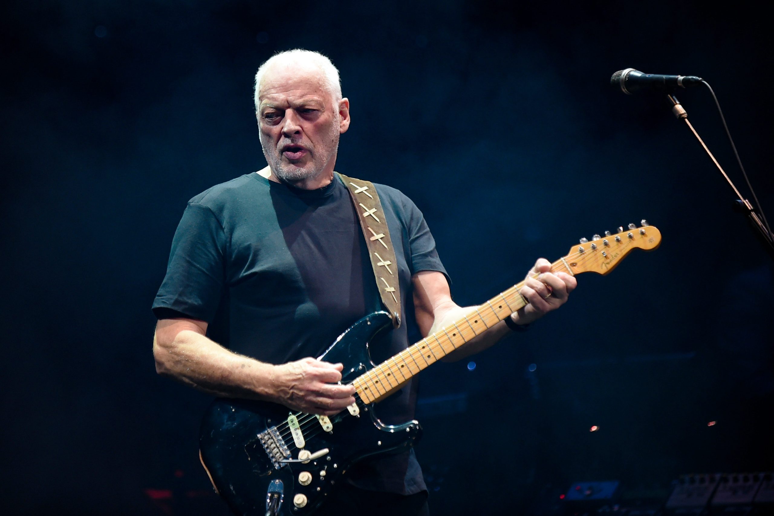 Ο θρυλικός «Pink Floyd» David Gilmour διαφημίζει την Ύδρα στο νέο του τραγούδι (βίντεο)