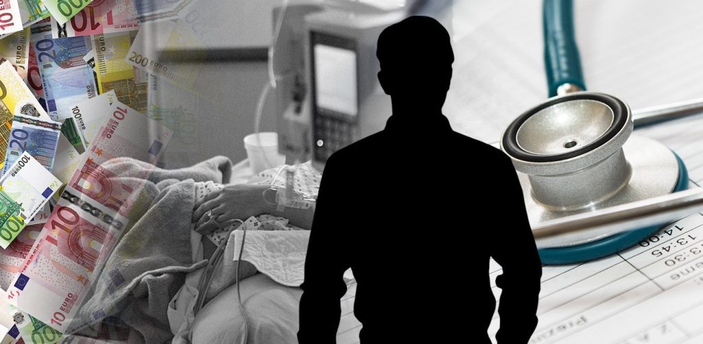 Υπόθεση ψευτογιατρού: Πόζαρε και με στολή… Αμερικανού πιλότου μαχητικού αεροσκάφους (βίντεο)