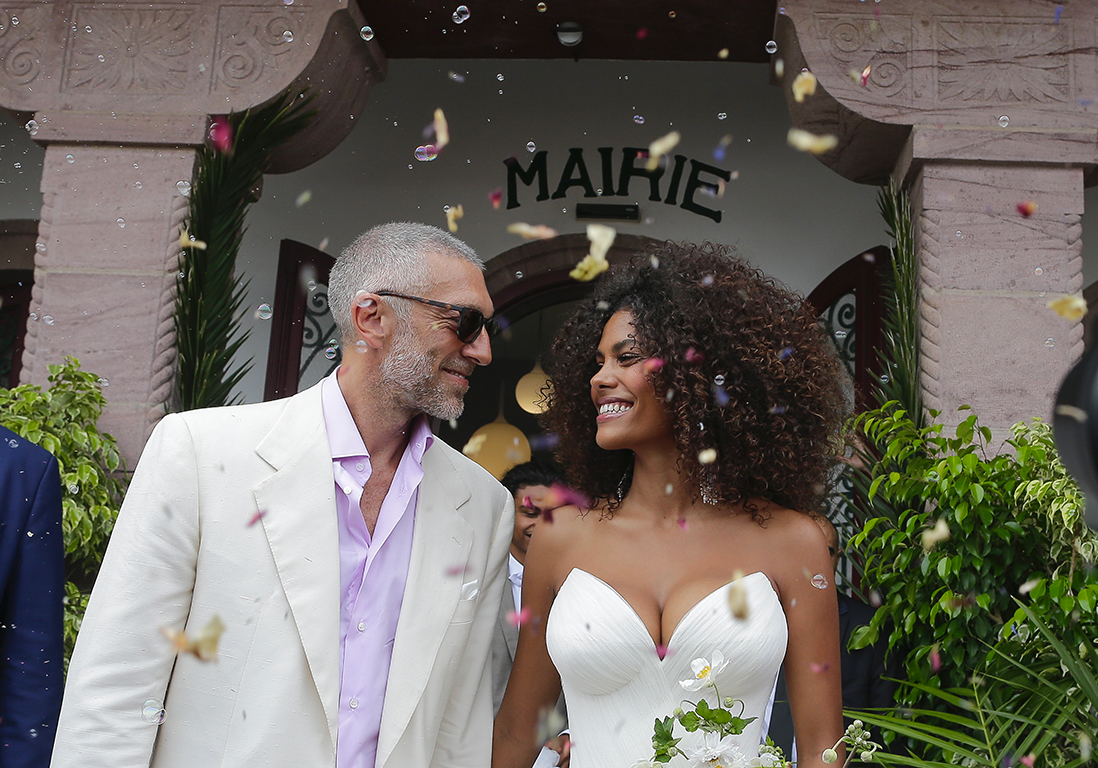 Τίνα Κιουνάκι: Η… μόνο με εσώρουχα φωτογραφία της – Άναψε «φωτιές» η σύζυγος του Βενσάν Κασέλ