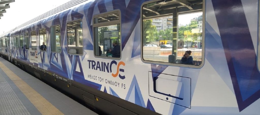 ΤΡΑΙΝΟΣΕ: Επιβάτης χτύπησε υπάλληλο επειδή του ζήτησε να φορέσει μάσκα