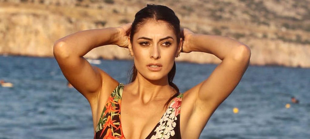 H Εύη Ιωαννίδου από το GNTM αναστάτωσε το Instagram με την τόπλες φωτογραφία της (φωτό)