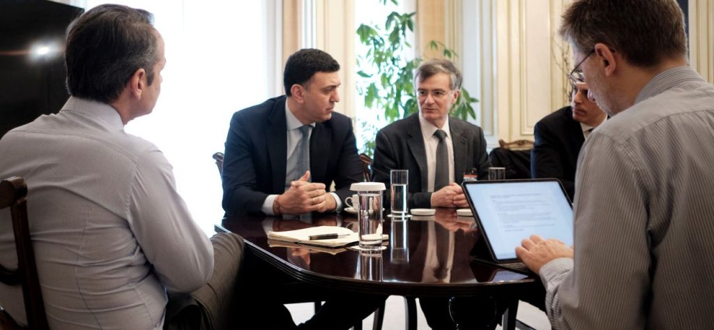 Έρχονται νέες απαγορεύσεις; Έκτακτη σύσκεψη από τον Κ. Μητσοτάκη αύριο για τον κορωνοϊό