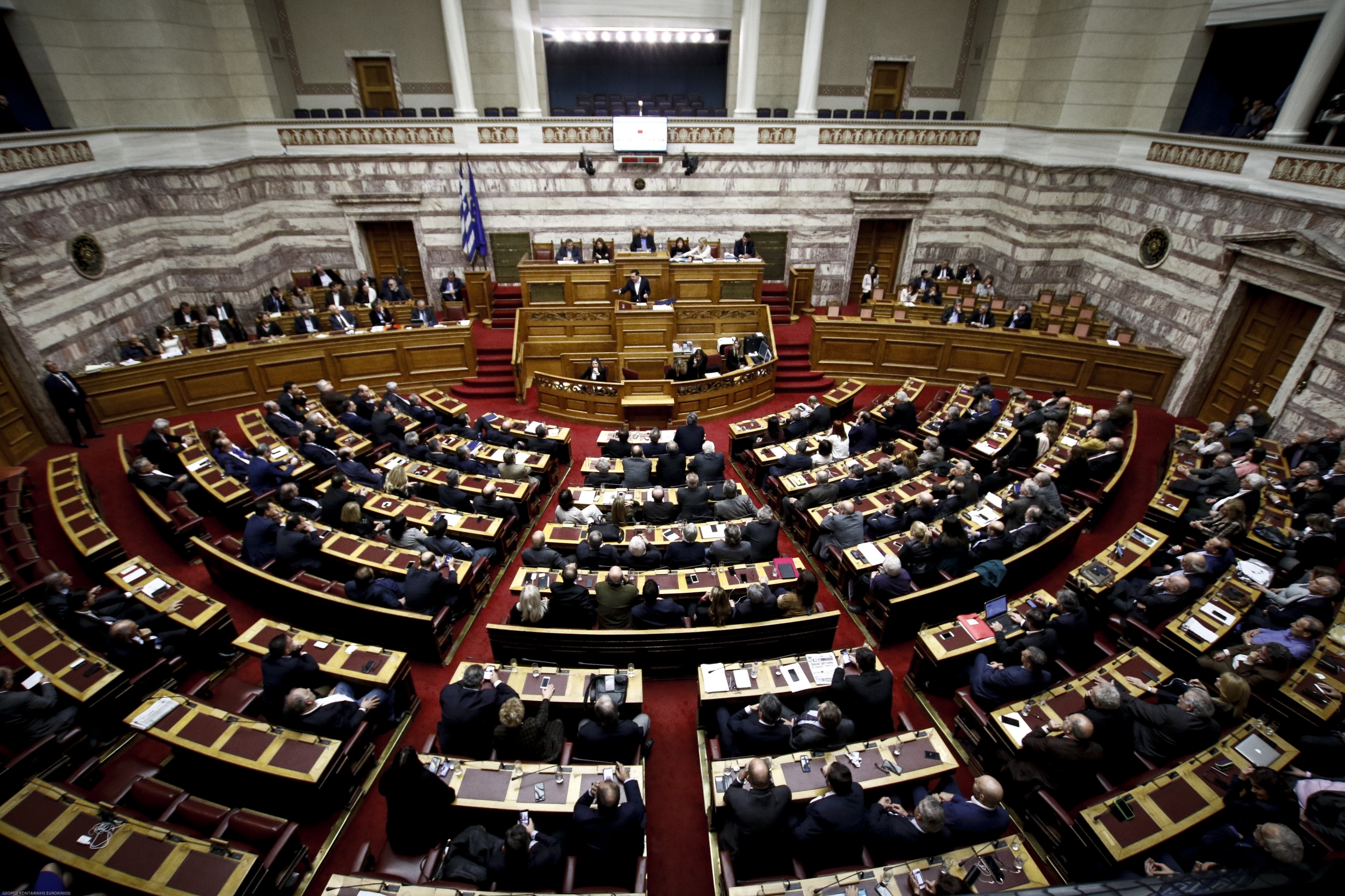 Ψηφίζεται σήμερα στη Βουλή το νομοσχέδιο για τις διαδηλώσεις – Δύο συγκεντρώσεις στο κέντρο της Αθήνας