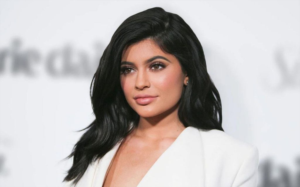 Κάιλι Τζένερ: Ποζάρει με μπικίνι στην έρημο της Γιούτα και «λιώνει» τον ανδρικό πληθυσμό (φωτο)