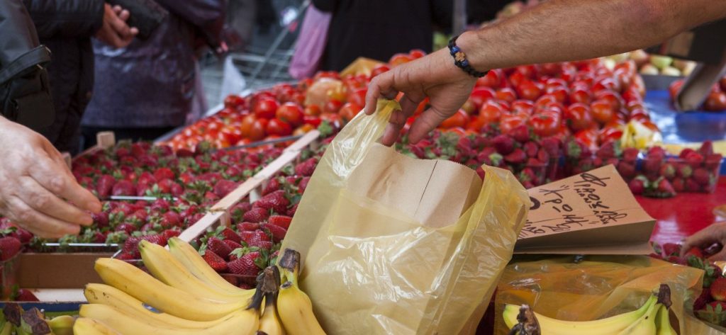 Θεσσαλονίκη: Έμπορος – απατεώνας έδινε πλαστά χαρτονομίσματα για ρέστα