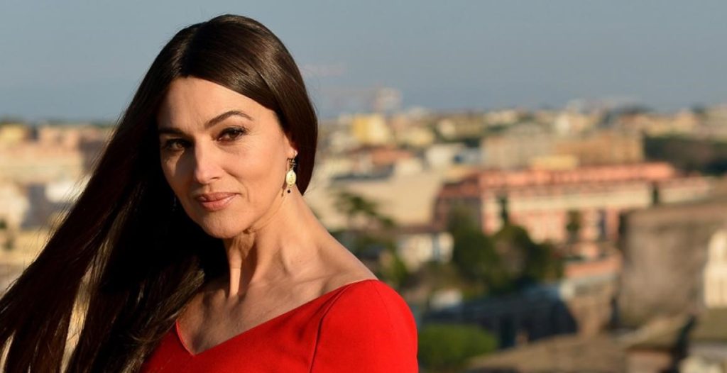 Monica Bellucci: Καλλονή στα 56 της ποζάρει με εσώρουχα (φωτό)