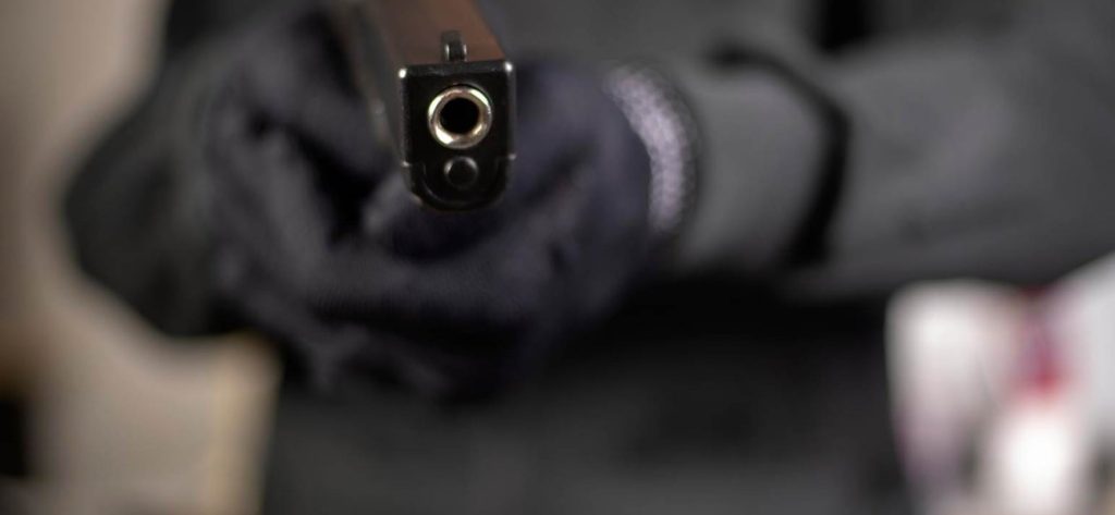 Θεσσαλονίκη: Κλοπή για… ψίχουλα – Με λεία 30 ευρώ σε κέρματα έφυγαν οι ληστές από το κατάστημα (βίντεο)