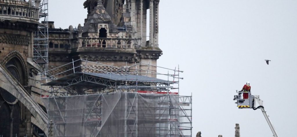 Παναγία των Παρισίων: Επίσημη η ανακατασκευή της όπως ήταν πριν από την πυρκαγιά