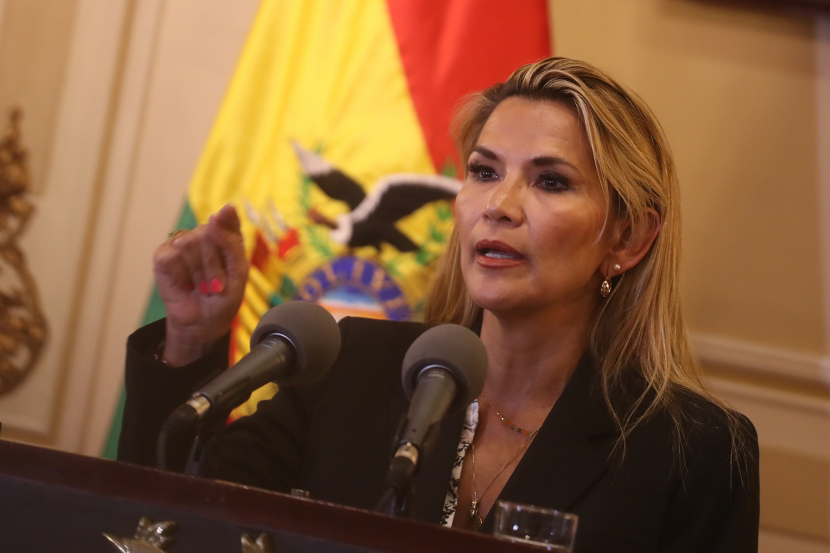 Βολιβία: Θετική στον κορωνοϊό η προσωρινή πρόεδρος Ζανίν Ανιές (βίντεο)