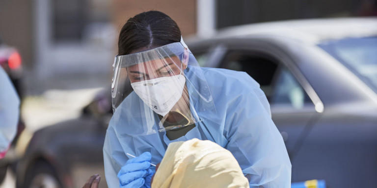 Στέλνουν πίσω στην Σερβία από την Εύβοια 132 τουρίστες με μισθωμένα λεωφορεία