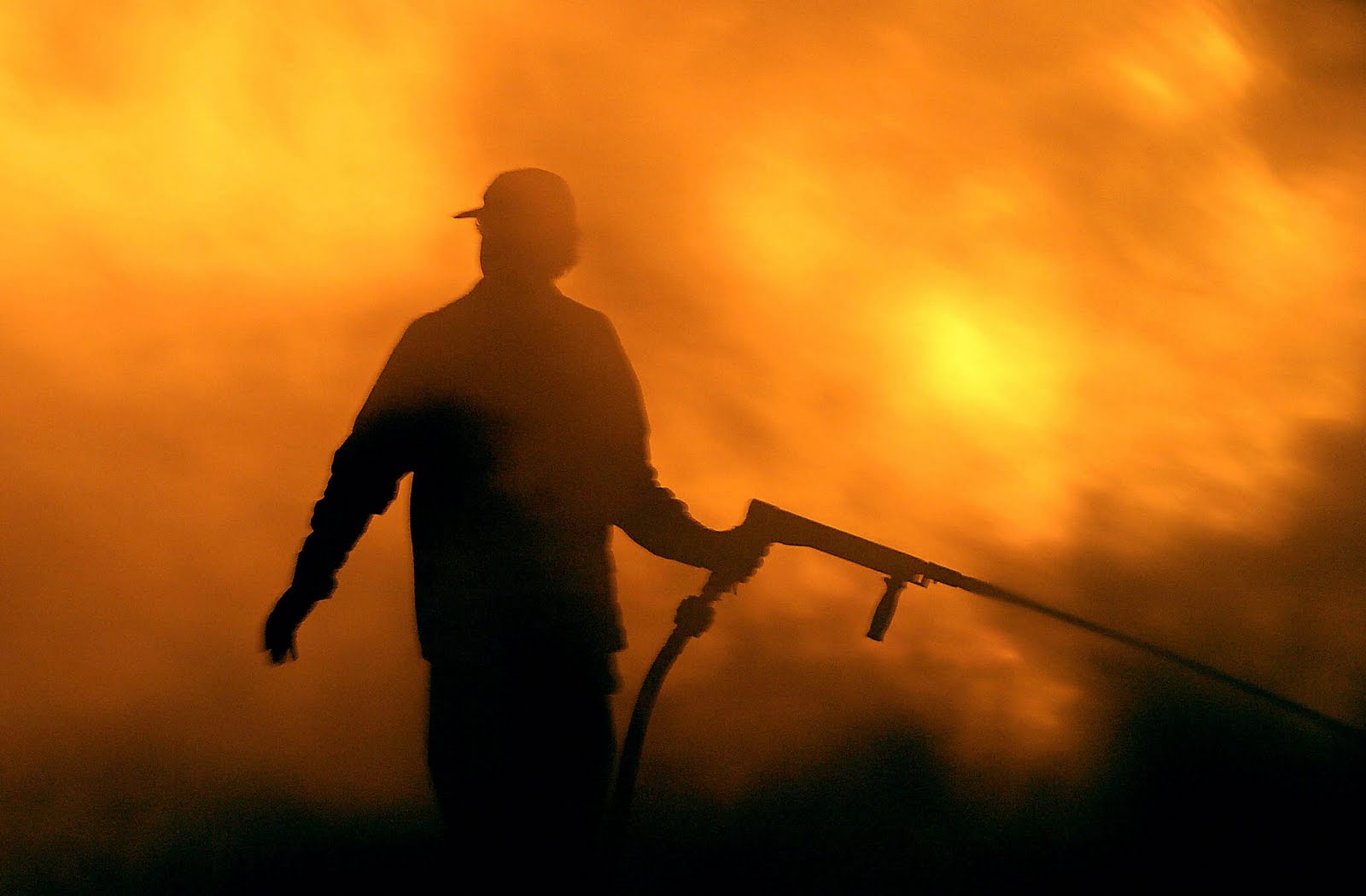 Πέραμα: Μεγάλη φωτιά σε εξέλιξη – Κινητοποίηση της πυροσβεστικής – Κοντά σε βάση του ΠΝ (φωτό, βίντεο)