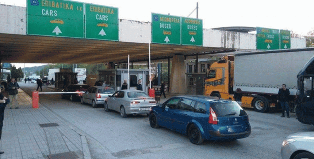 Ουρές χιλιομέτρων και δειγματοληπτικά τεστ στον Προμαχώνα – Ταλαιπωρία για όσους θέλουν να περάσουν τα σύνορα (φωτο)