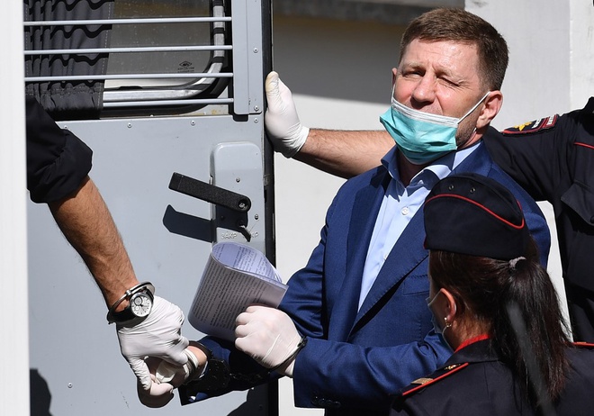Μήνυμα Πούτιν με αποδέκτες την «ελίτ», η σύλληψη Ρώσου κυβερνήτη που κατηγορείται για πολλαπλούς φόνους