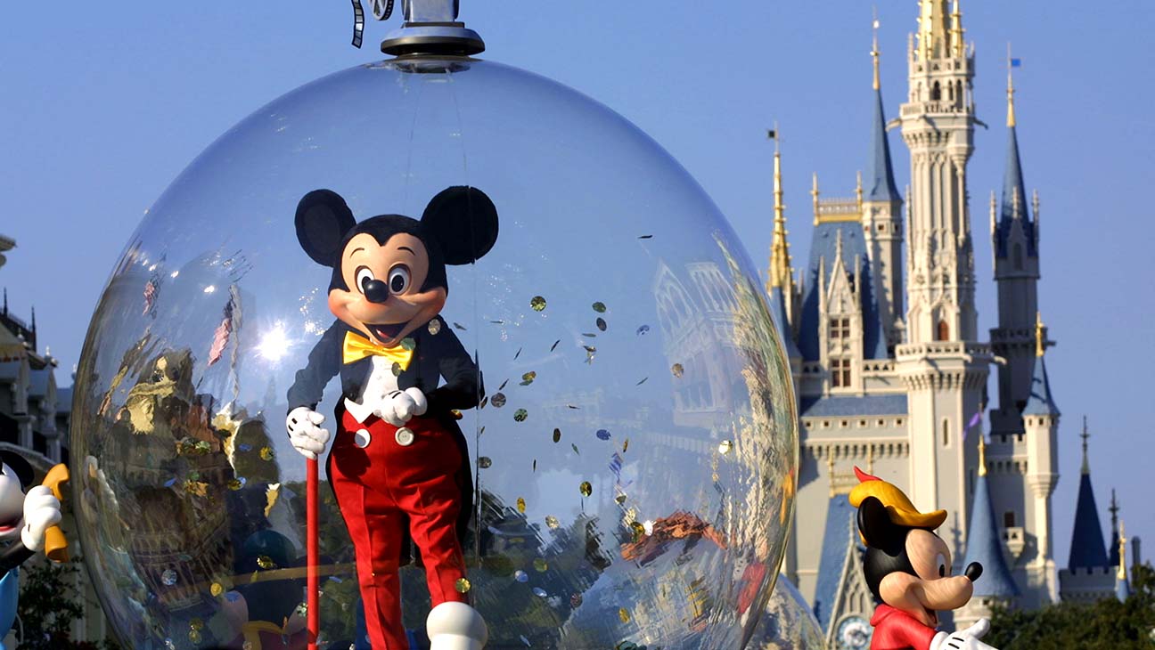 Walt Disney World: Υποχρεωτική χρήση μάσκας – Ο Μίκυ σε… απόσταση