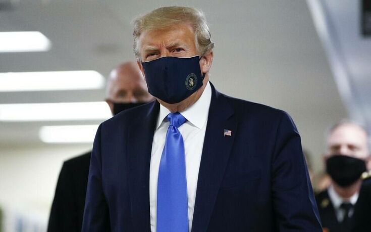 Ο πρόεδρος Ντόναλντ Τραμπ φορά προστατευτική μάσκα: «Θα επισκεφτώ νοσοκομείο και είναι σωστό»