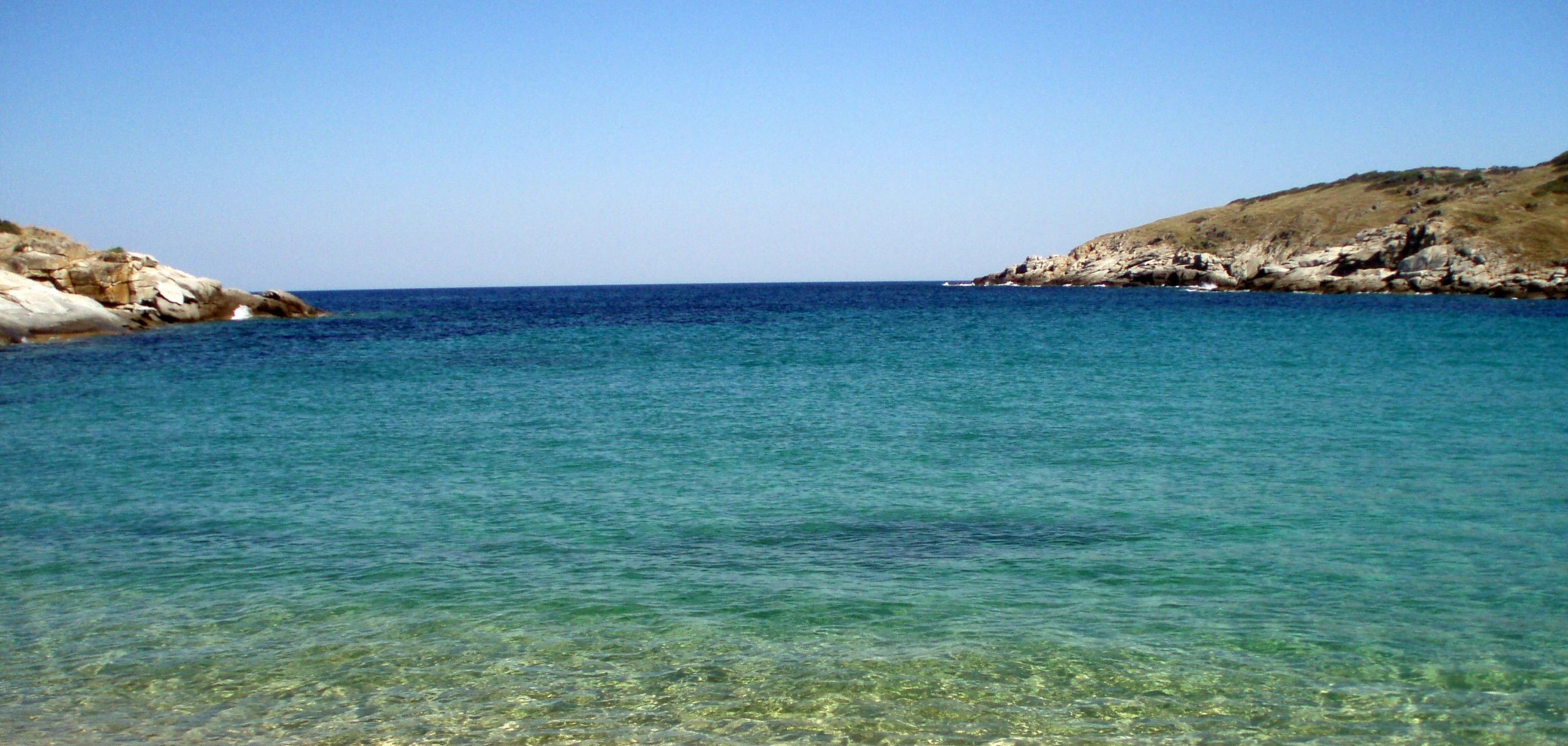 Χαλκιδική: Η κρυμμένη παραλία που θυμίζει παράδεισο (βίντεο)