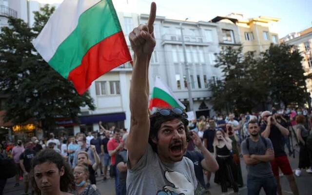 Βουλγαρία: Ο πρόεδρος Ράντεφ απαιτεί από τον Μπορίσοφ να παραιτηθεί