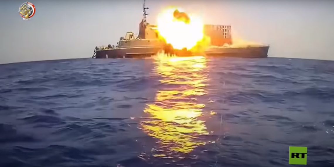 «Μήνυμα» από Κάιρο σε Άγκυρα: Βολές πυραύλων και βύθιση πλοίου από το Ναυτικό της Αιγύπτου στη Μεσόγειο (βίντεο)