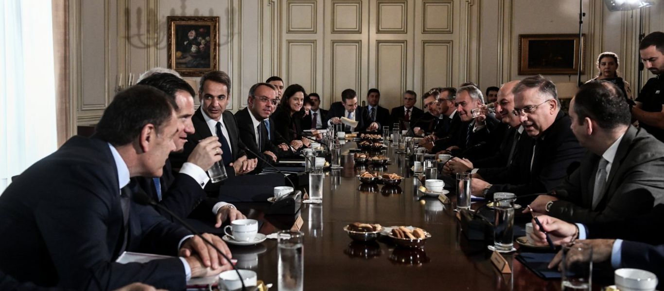 Επιτροπή Πισσαρίδη: Όσα ρίχνει στο «τραπέζι» για να «πάρει τα πάνω» της η οικονομία