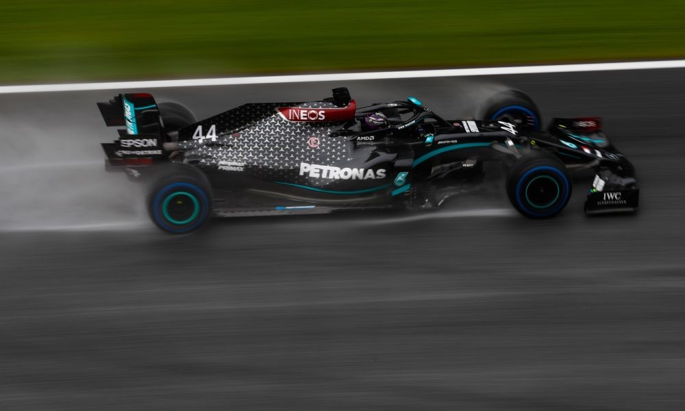 Με καταρρακτώδη βροχή επικράτησε στις δοκιμές στην πίστα του Σπίλμπεργκ ο Λ. Χάμιλτον