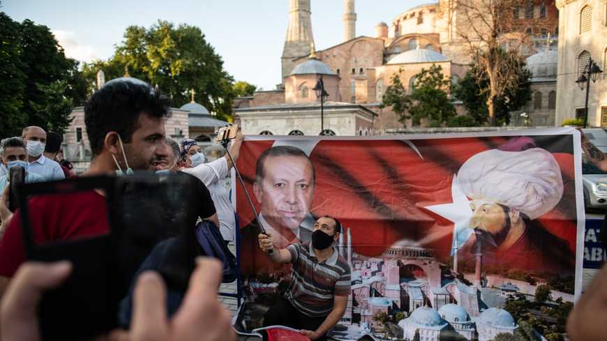 Οι Τούρκοι αλλά και οι… Έλληνες μουσουλμάνοι που πανηγύρισαν στο άκουσμα της μετατροπής της Αγ.Σοφίας σε τζαμί (φωτό)