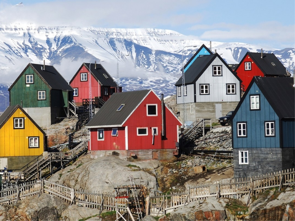 Γιατί τα σπίτια στην Γροιλανδία είναι πολύχρωμα; – Κι όμως υπάρχει λόγος!