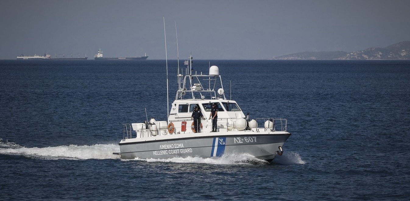 Κρήτη: Έρευνες του Λιμενικού για τον εντοπισμό 4 ατόμων – Αναποδογύρισε η βάρκα τους