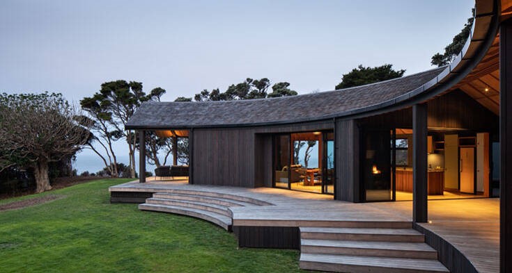 Αυτό είναι το σπίτι με το πιο περίεργο σχήμα για να αγναντεύει τη θάλασσα (φωτό)