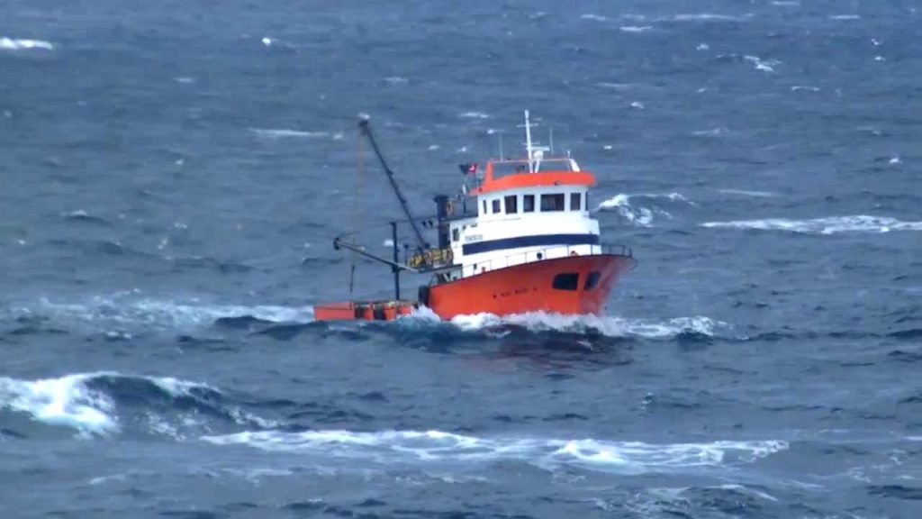 ΕΚΤΑΚΤΟ: Τρία τουρκικά μεγάλα αλιευτικά πλοία εμφανίστηκαν στα ανοικτά της Μυκόνου και ψαρεύουν ανενόχλητα! (βίντεο)