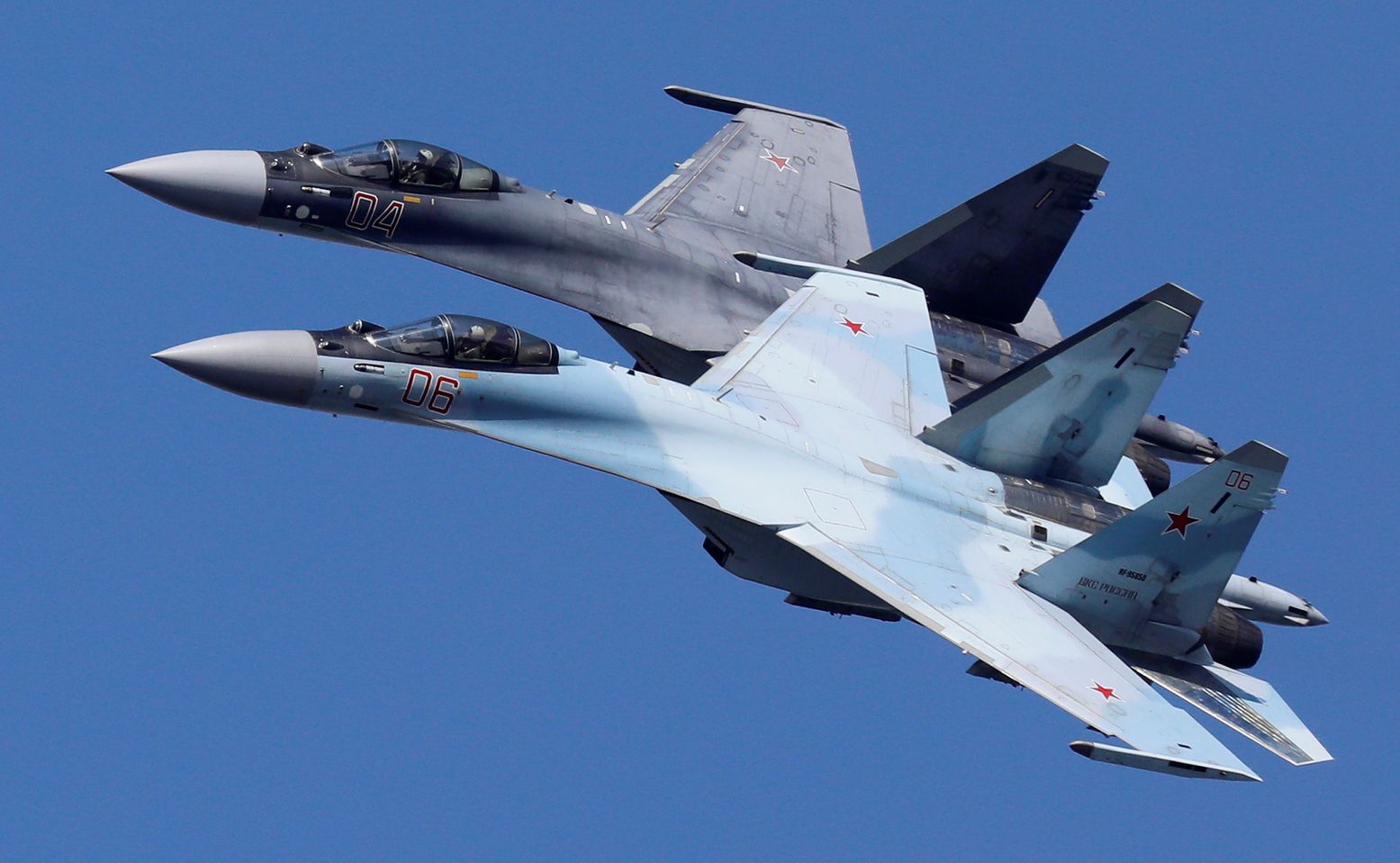 Όλη η οικογένεια των Sukhoi σε απαρτία: Su-27, Su-30, Su-34 και Su-35S εκτελούν βολές και ελιγμούς (βίντεο)